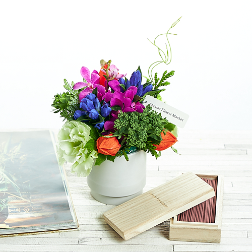 偲ぶ気持ちを込めたやさしい花色に込めたお供え お悔やみのお花 青山フラワーマーケット