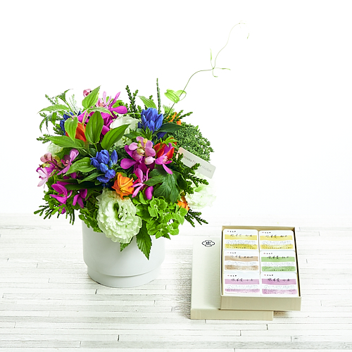 偲ぶ気持ちを込めたやさしい花色に込めたお供え お悔やみのお花 青山フラワーマーケット