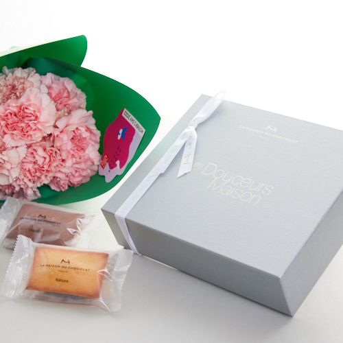 こだわりの焼き菓子と花の贈り物 母の日ギフト ラ メゾン デュ ショコラ フィナンシェ カーネーションブーケセット 青山フラワーマーケット公式 花屋 花 花束 フラワーギフト 通販