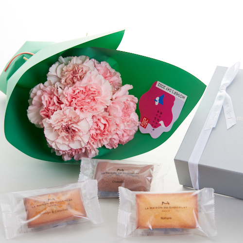 こだわりの焼き菓子と花の贈り物 母の日ギフト ラ メゾン デュ ショコラ フィナンシェ カーネーションブーケセット 青山フラワーマーケット公式 花屋 花 花束 フラワーギフト 通販
