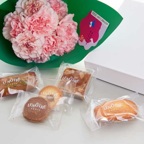 老舗パティスリーの焼き菓子と花束をプレゼント 母の日ギフト ルノートル 焼き菓子詰め合わせ カーネーションブーケセット 青山フラワーマーケット公式 花屋 花 花束 フラワーギフト 通販