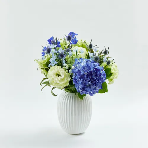 るか　赤　青　小花ブーケ ブーケ風花束【レッド】 - 株式会社花キク【flower coordinate