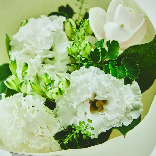 8/1～17到着】心安らぐ花の香りのお線香とともにお届け 白のお供え花