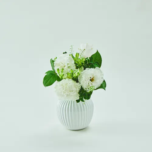 8/1～17到着】心安らぐ花の香りのお線香とともにお届け 白のお供え花