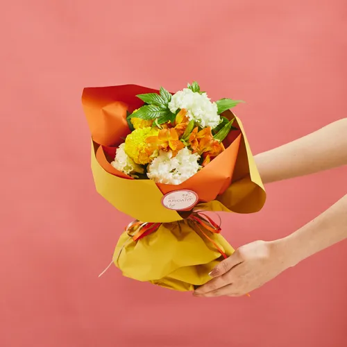 るか　赤　青　小花ブーケ 青山フラワーマーケット 青山フラワーマーケットの旬の花ブーケM