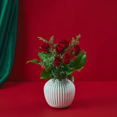 気品あふれる6本のバラのブーケ【クリスマス】ハーフダズンフラワーズ