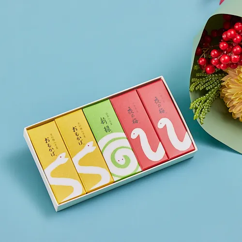 mm // 虎屋の羊羹　【新緑】 660g・【夜の梅】木箱入り　セット mm // 虎屋の羊羹 【新緑】 660g・【夜の梅】木箱入り セット mm