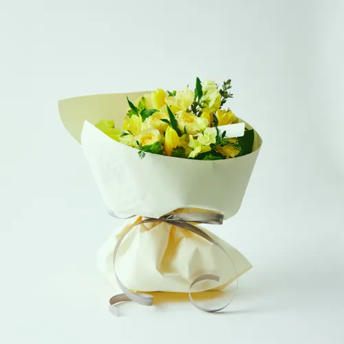 1/8～2/28到着】オリジナルフラワーベース付き カラードブーケ（ミモザ