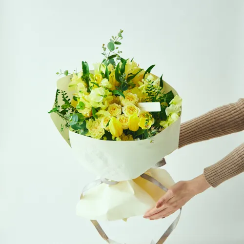 1/8～2/28到着】両手いっぱいに花束を抱える幸せ カラードブーケ