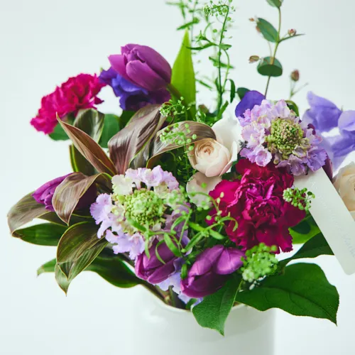 1/9～2/28到着】オリジナルフラワーベース付き カラードブーケ