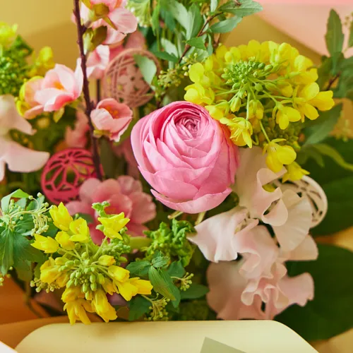 行き先決まりました　ブーケ　 〜ふんわり自然草花〜 2/27～3/3到着】美しいシルエットのベース×春ブーケ Lyngby Porcelain