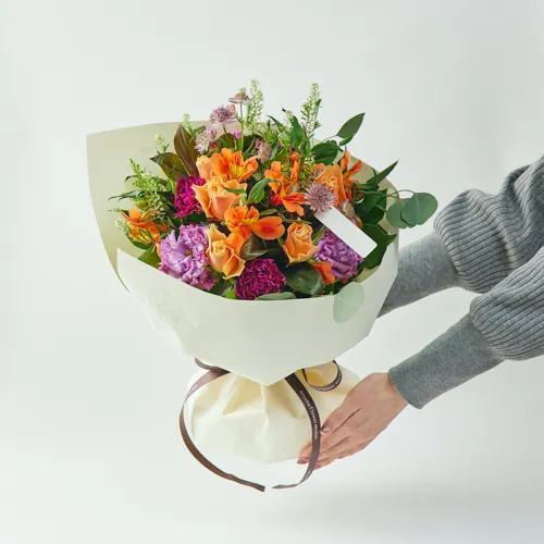 3/1～4/30到着】両手いっぱいに花束を抱える幸せ カラードブーケ