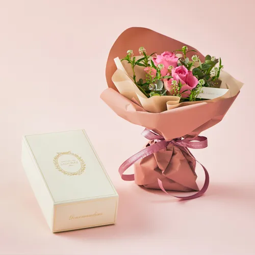 3/6～3/15到着】パリのメゾンの焼き菓子と想いが伝わるバラブーケ