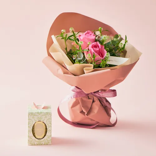 3/6～3/15到着】バニラ香るサブレと想いが伝わるバラブーケ ラデュレ