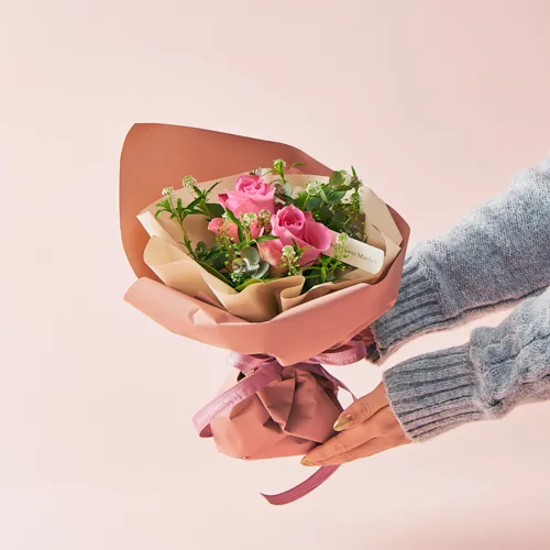 3/6～3/15到着】パリのメゾンの焼き菓子と想いが伝わるバラブーケ