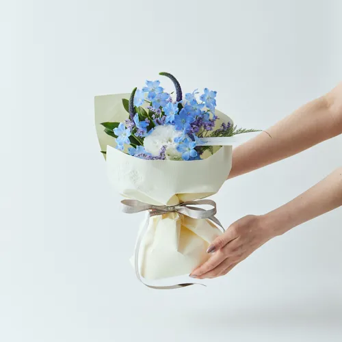 花柄スプールセット（糸25個）　made byこうの早苗さん　値下げ交渉可能です 6/1～7/31到着】初夏の訪れを感じるブルーの花々 カラードブーケ