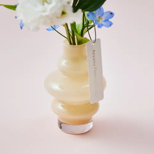 夏のインテリアを彩るベース×初夏の訪れを感じるブルーの花々 カラード