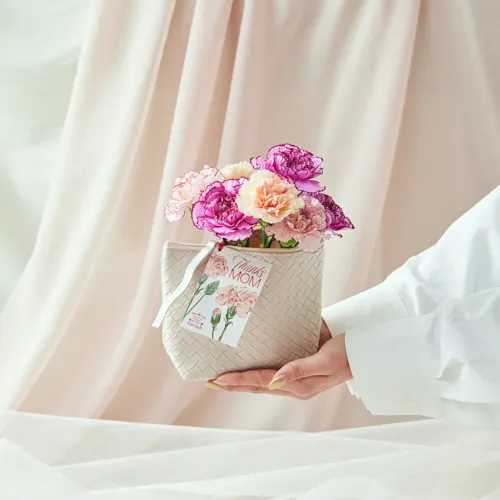 【薔薇の花束刺繍ポシェット】 薔薇の花束刺繍ポシェット】の通販 by めろことん's shop｜ラクマ