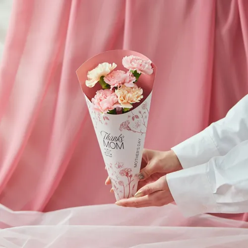 バラの香りを纏ったハンドクリームと花のセット 【母の日 -店舗共通