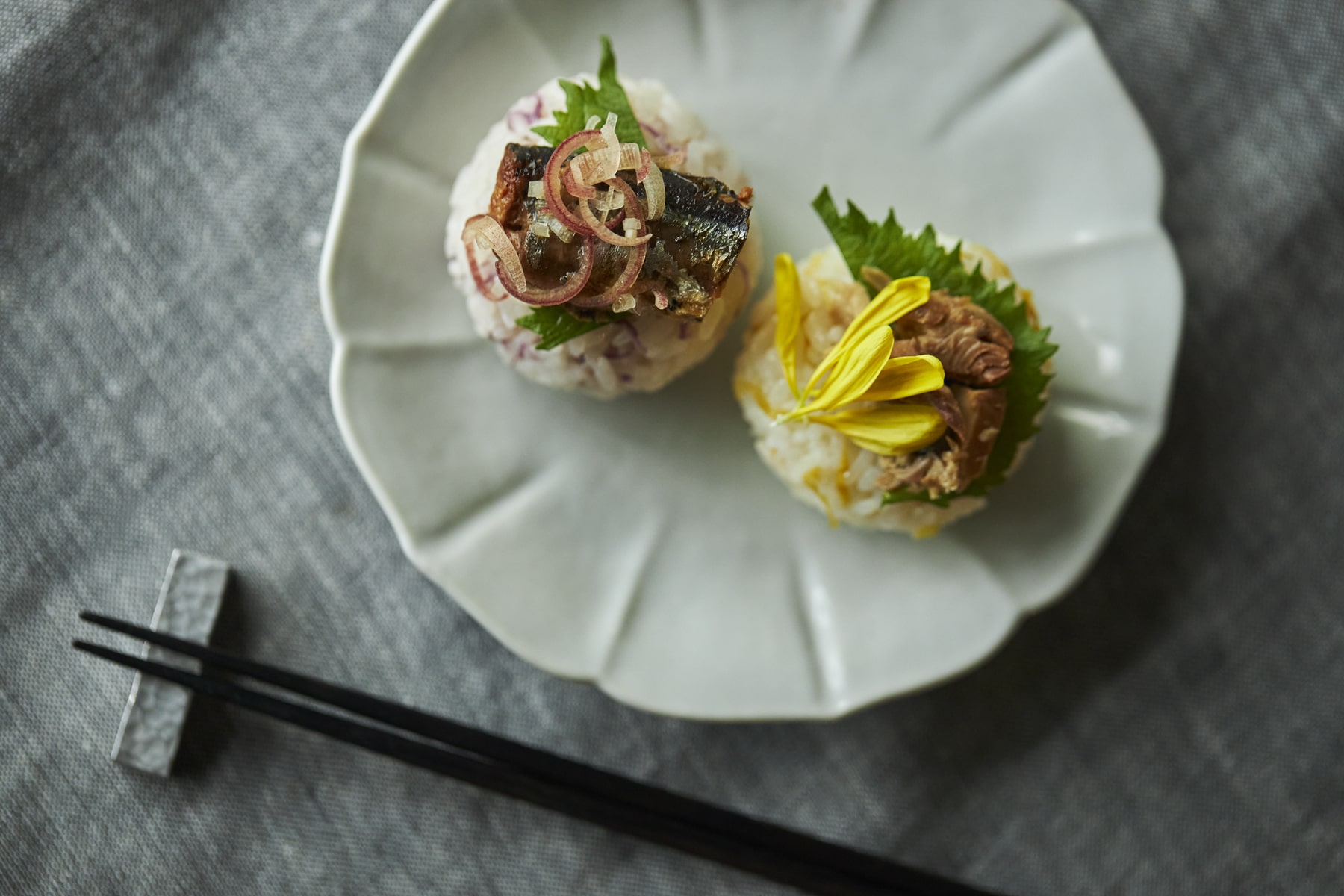 干し菊と秋刀魚の手まり寿司のイメージ