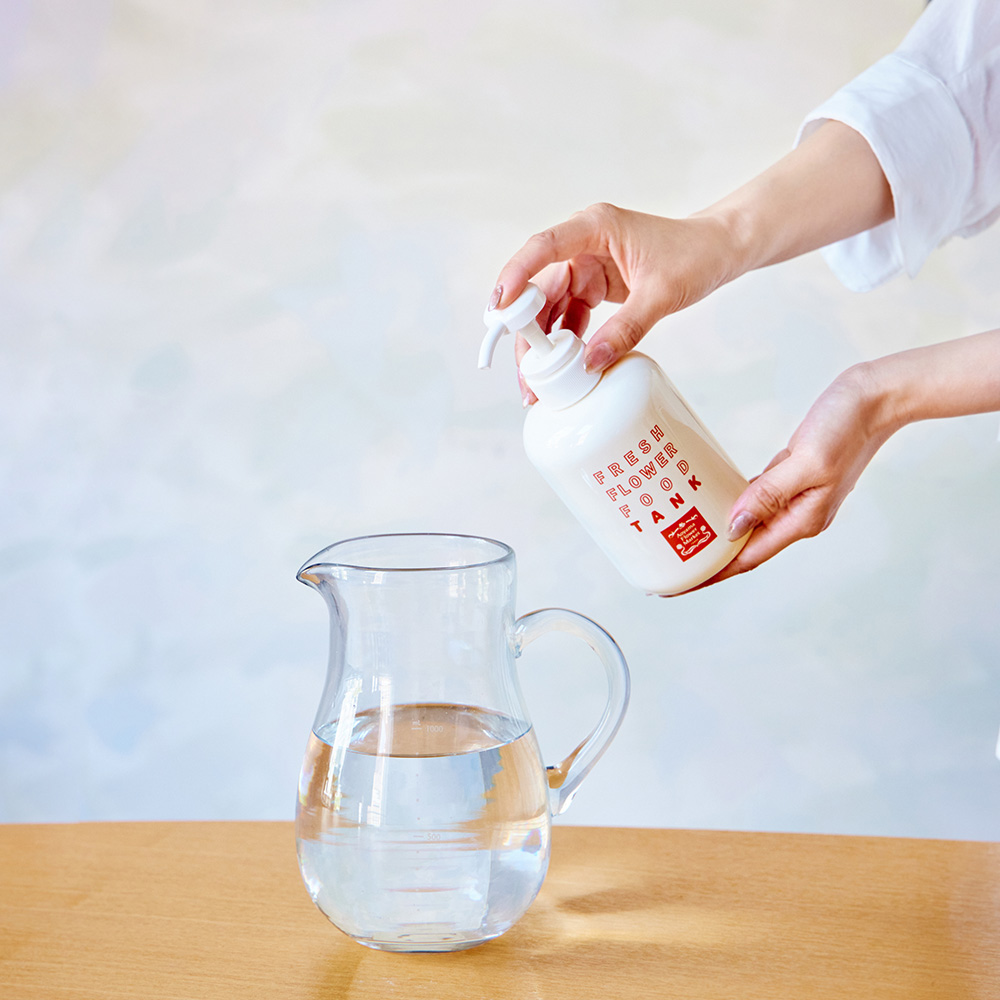 花の魅力を引き出すメジャリングフラワーベース | 青山フラワー