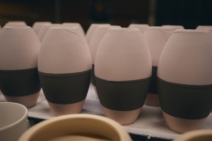 紫の花色を楽しむためのオリジナルフラワーベース「紫水 shi-sui