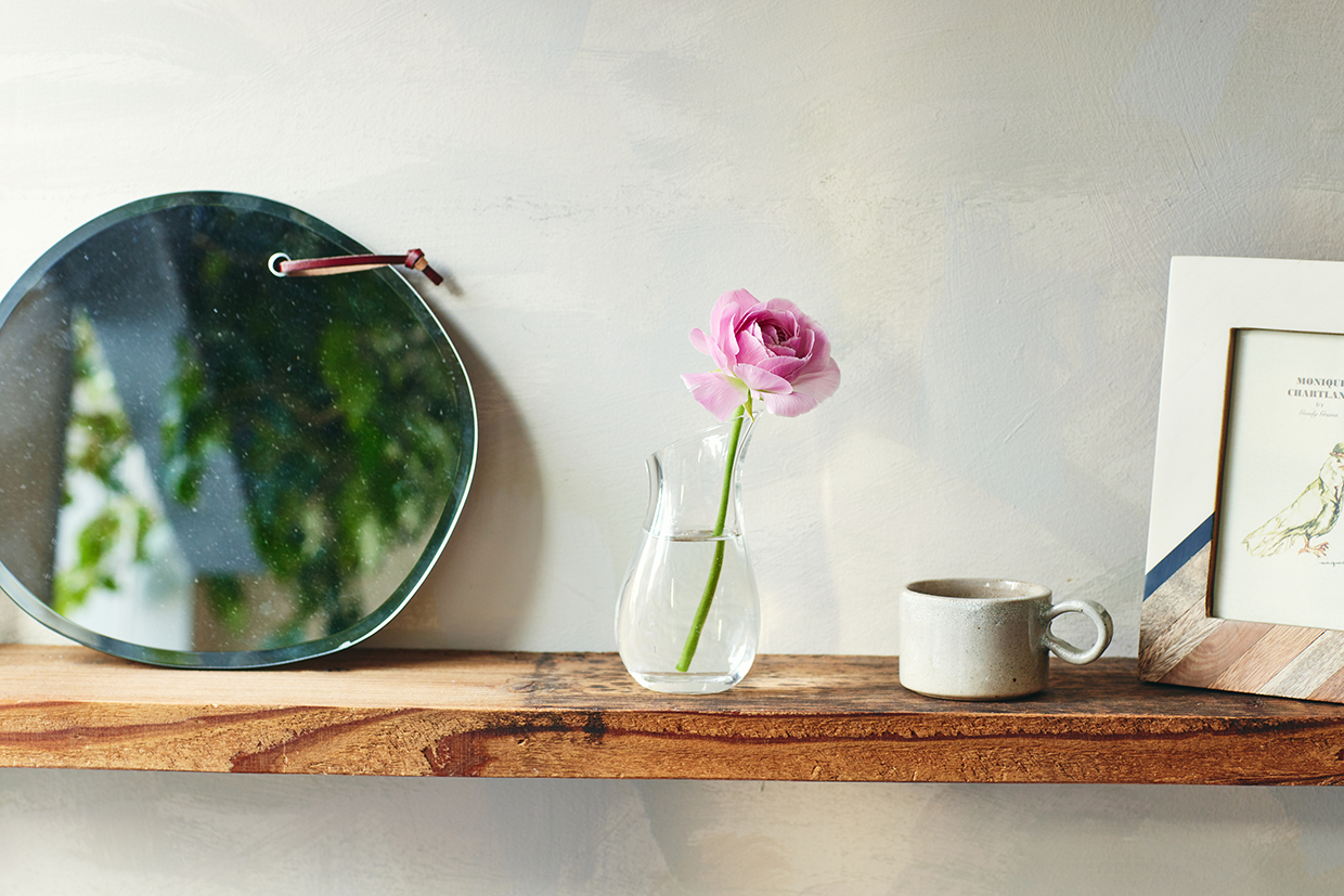 鳥のクチバシのようなフォルムが印象的な新フラワーベース「Canary