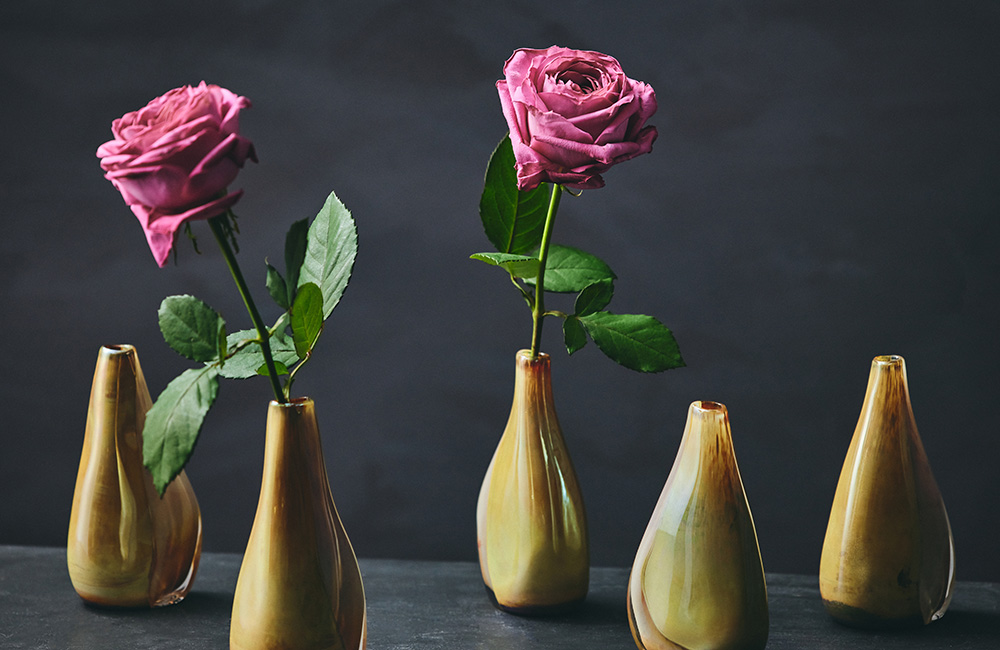 こだわりの花と、日本のものづくりが出会い、新たなフラワーベースが
