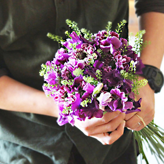 花 フラワーギフトなら青山フラワーマーケット コラム 花屋男子に聞きました バレンタインに贈るならこんなブーケ 青山フラワーマーケット公式 花屋 花 花束 フラワーギフト 通販