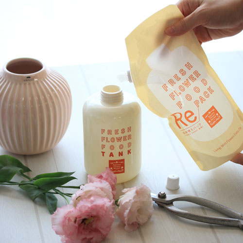 お値下げ済み即決価格✧　青山フラワー✧　エダベース✧ 試しのみの新品同様 お得な詰め替え用ですフレッシュフラワーフード 500mlリパック（切花の