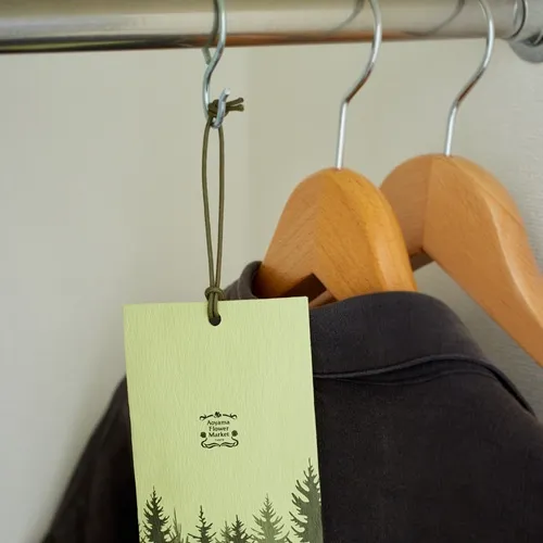 冬の空気に馴染むウッディな香りのサシェ 青山フラワーマーケット