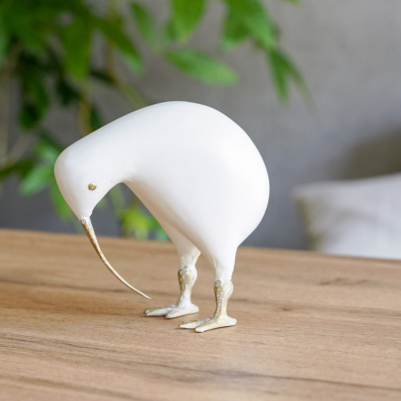 森で最も愛される鳥」と言われるキウイ(大)White | 青山フラワー