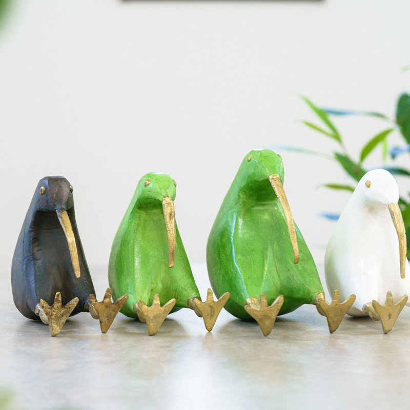 森で最も愛される鳥」と言われるキウイ(小) Black | 青山フラワー