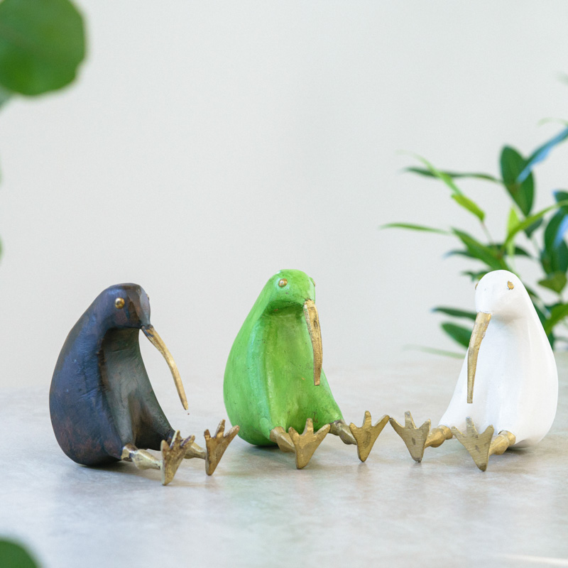 森で最も愛される鳥」と言われるキウイ(小) White | 青山フラワー