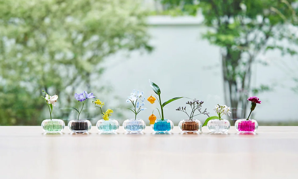 ✳NEW✳ガラスのおうち(ブルー)❁ミニバラ&多肉植物 フラワーアレンジメント ローズのガラスベースアレンジメント モーブ 造花 | プリマ 造花専門店