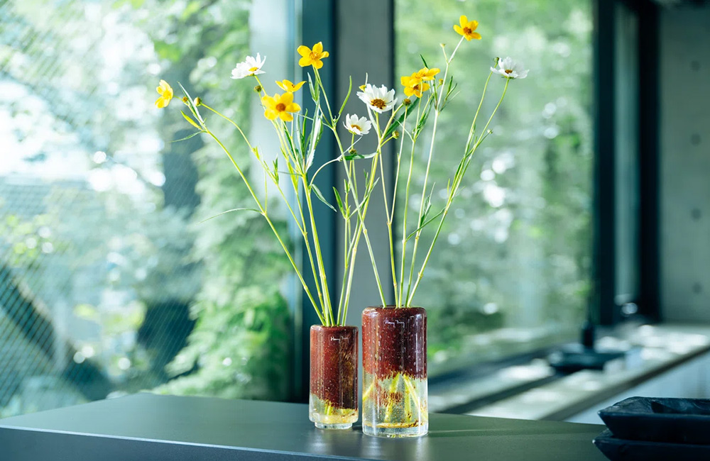 M649 青磁？ 陶器 花瓶 フリル口 網目彫 インテリア小物 M649 青磁？ 陶器 花瓶 フリル口 網目彫