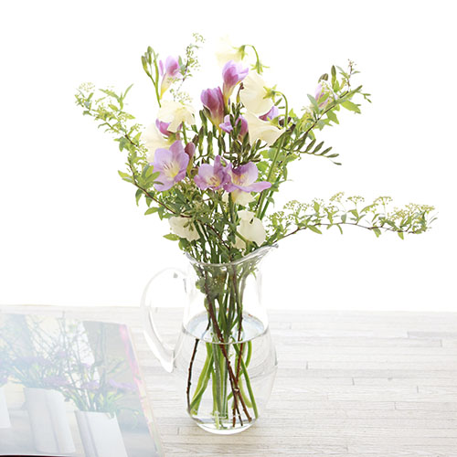 Weekly Flower フリージア 紫 スイートピーと季節のグリーン ベースセット 青山フラワーマーケット公式 花屋 花 花束 フラワーギフト 通販