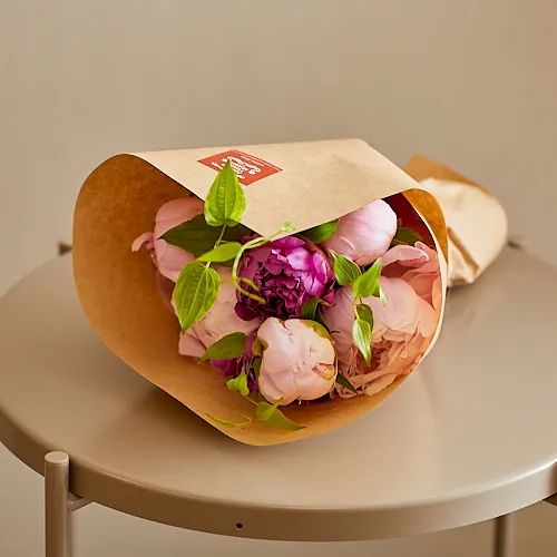 5/21-5/22到着】旬のシャクヤクを彩り豊かなアソートで Season Flower