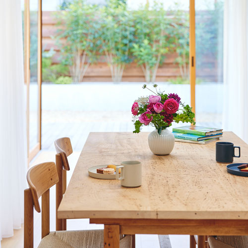お気に入りの花器にお花を活けて 旬の花定期便 Mコース | 青山フラワー