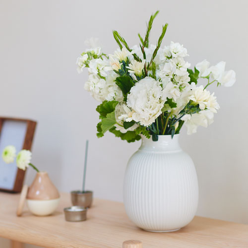 白い花の花瓶 限定版 大切な方に、いつでも新鮮な季節のお花を・・ 旬の花定期便 お供えM