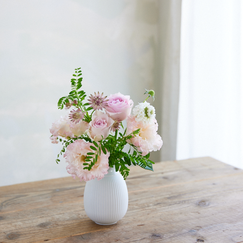 手軽に飾るのにちょうどよいボリューム 旬の花定期便 Sコース | 青山