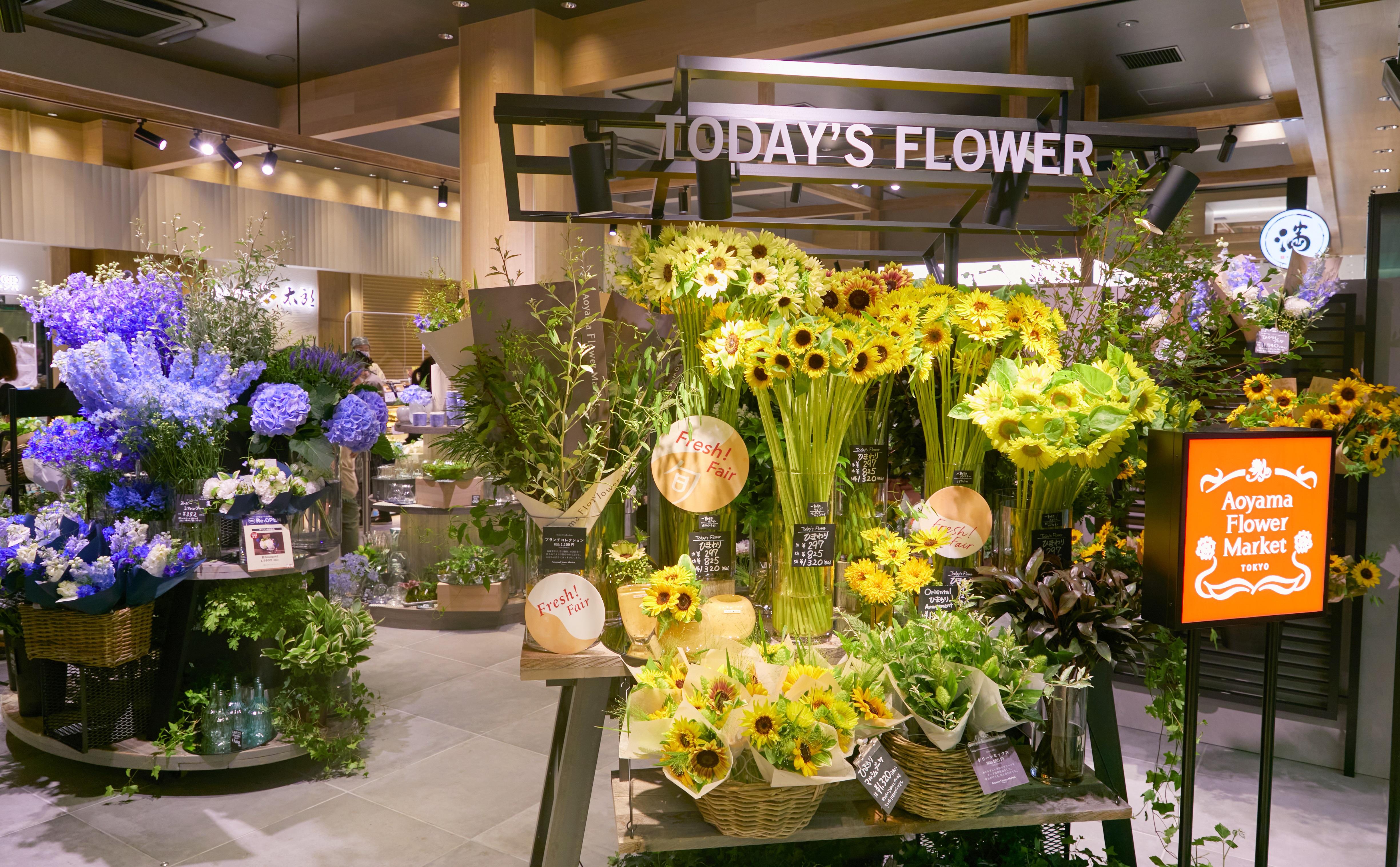 青山フラワーマーケットエキュート日暮里店 東京都荒川区のフラワーショップ 全国の花屋 店舗情報 青山フラワーマーケット公式 花屋 花 花束 フラワー ギフト 通販