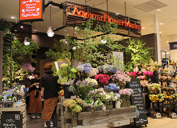 青山フラワーマーケット三軒茶屋 Carrot St Sancha店 東京都世田谷区のフラワーショップ 全国の花屋 店舗情報 青山フラワーマーケット公式 花屋 花 花束 フラワーギフト 通販