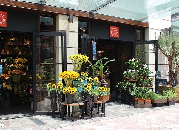 青山フラワーマーケット赤坂bizタワー店 東京都港区のフラワーショップ 全国の花屋 店舗情報 青山フラワーマーケット公式 花屋 花 花束 フラワーギフト 通販