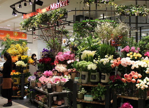 青山フラワーマーケットmark Is みなとみらい店 神奈川県横浜市西区のフラワーショップ 全国の花屋 店舗情報 青山フラワーマーケット公式 花屋 花 花束 フラワーギフト 通販