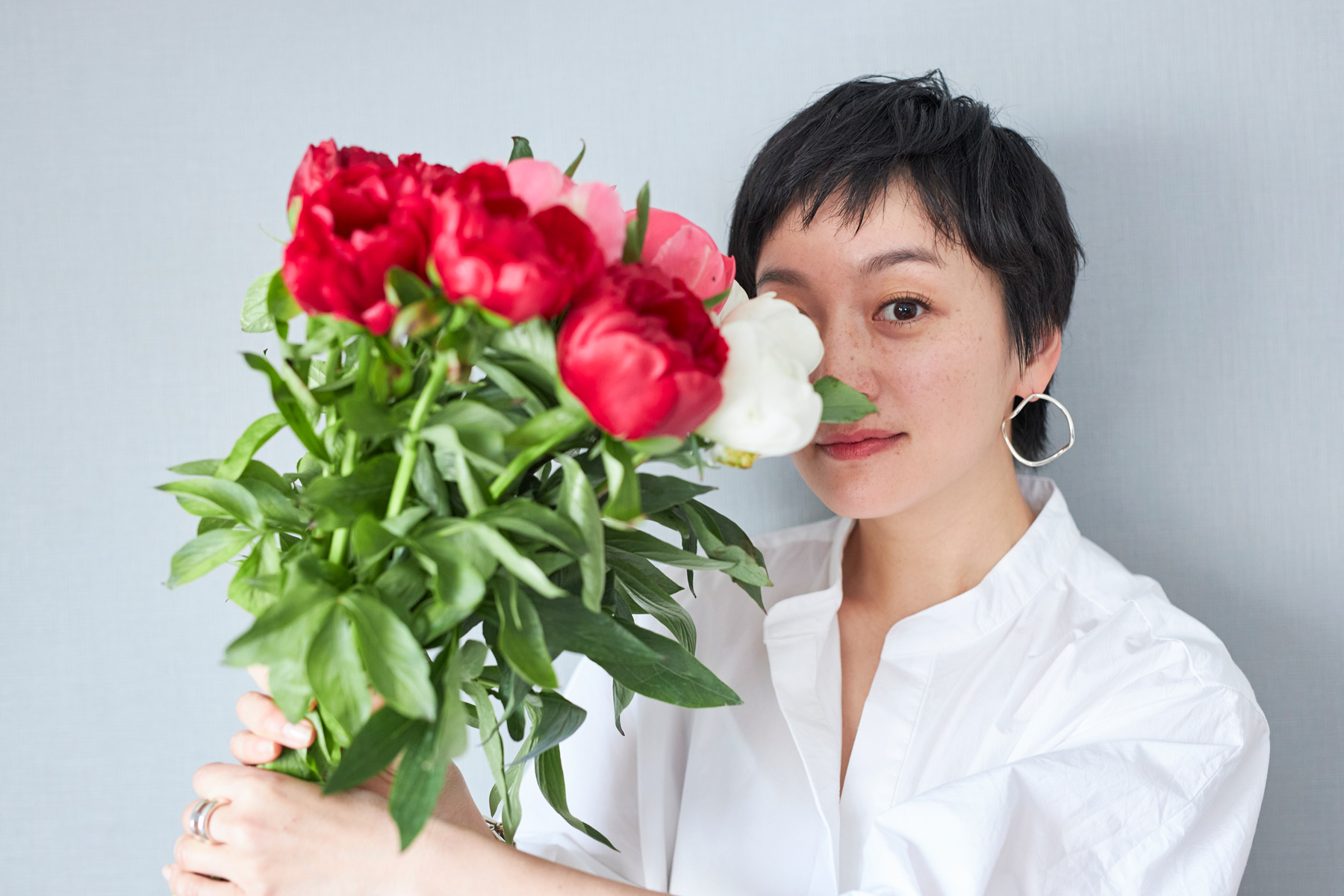花 フラワーギフトなら青山フラワーマーケット コラム モデル 高山都さんにインタビュー 青山フラワーマーケット公式 花屋 花 花束 フラワー ギフト 通販 花 フラワーギフトなら青山フラワーマーケット コラム モデル 高山都さんにインタビュー 青山フラワーマーケット公式 花屋 花 花束 フラワー ギフト 通販