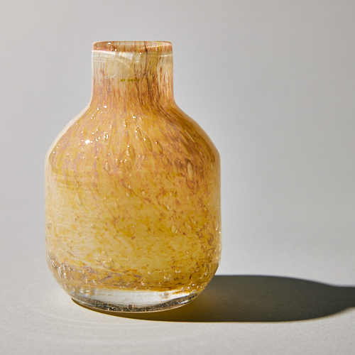 花瓶　兼春作 源右衛門窯 染錦更紗手花蝶文 小花瓶 / げんえもんがま 染錦更紗手花蝶