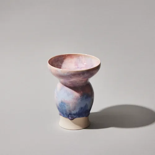 Anthropologieフラワーベース 花瓶 紫 - メルカリ