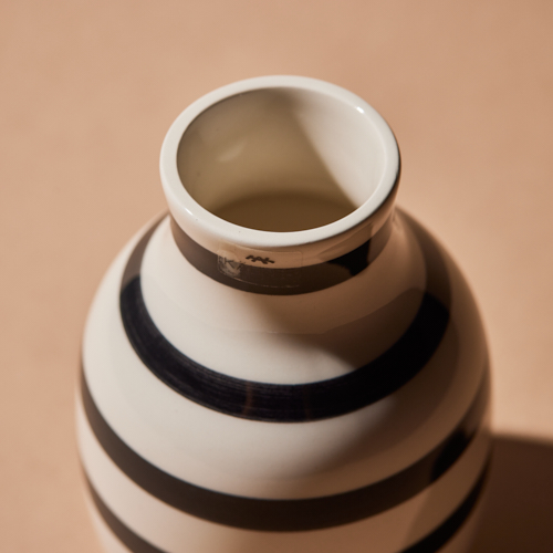 KAHLER(ケーラー)/OMAGGIO（ブラック）H12.5 | 青山フラワーマーケット