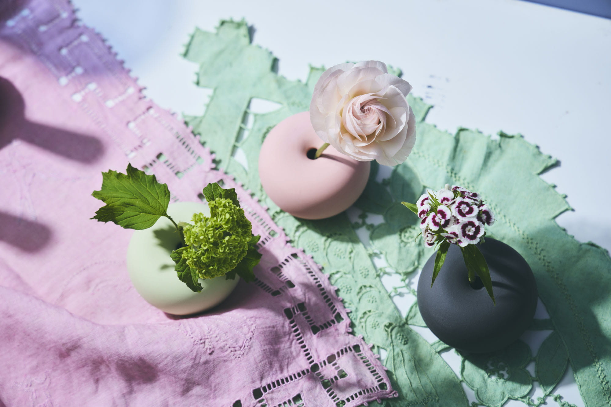 花や空間から花瓶をセレクト フラワーベースギャラリー By青山フラワーマーケット
